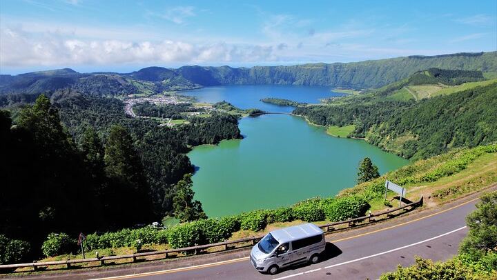 Sete Cidades arriving at Vista do Rei