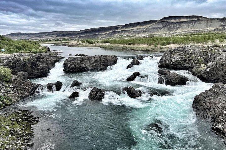 Silver Circle: Lava Cave, Waterfalls & Iceland Horses-Small Group