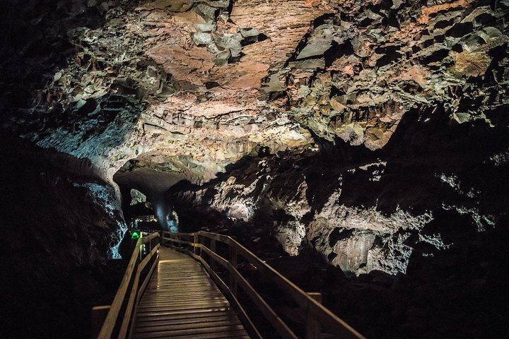 Silver Circle: Lava Cave, Waterfalls & Iceland Horses-Small Group