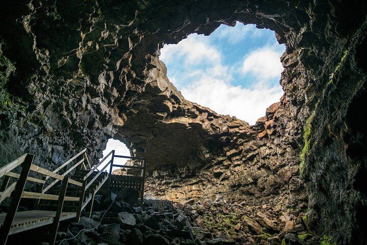 Silver Circle: Lava Cave, Waterfalls & Iceland Horses-Small Group