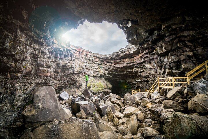 Silver Circle: Lava Cave, Waterfalls & Iceland Horses-Small Group