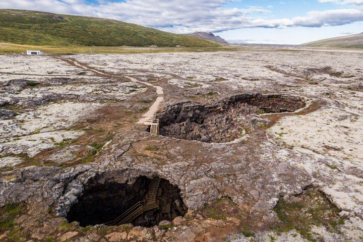 Silver Circle: Lava Cave, Waterfalls & Iceland Horses-Small Group