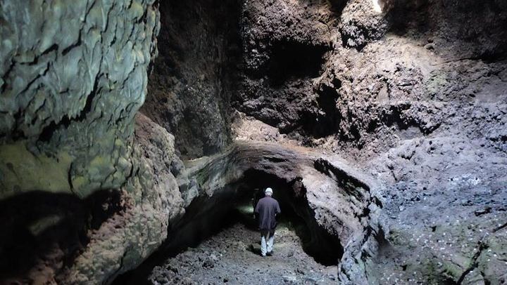 Speleology Tour in Cueva de Las Palomas in La Palma