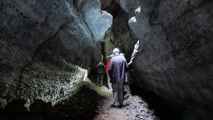 Speleology Tour in Cueva de Las Palomas in La Palma
