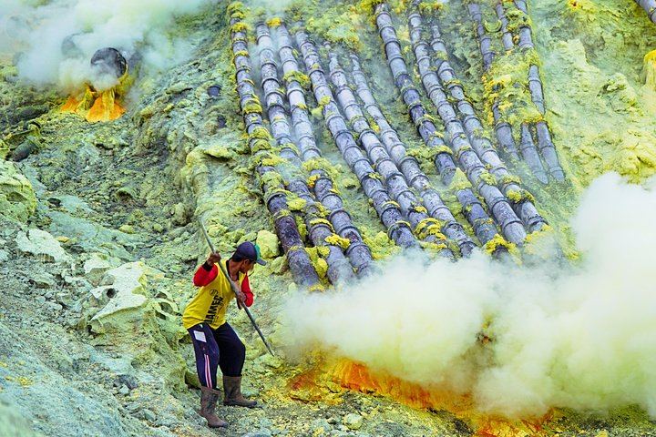 Sulfur Miner in Mount Ijen