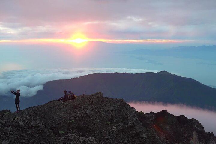 Sunrise at the top of rinjani