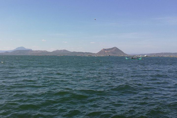 Tagaytay | Taal Volcano Boat | Town Resort | Picnic Lunch (4in1)