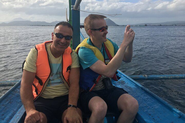Tagaytay | Taal Volcano Boat | Town Resort | Picnic Lunch (4in1)
