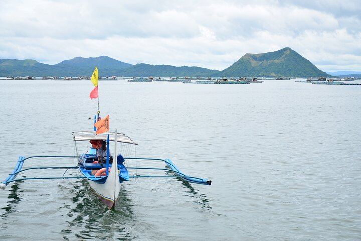 Tagaytay | Taal Volcano Boat | Town Resort | Picnic Lunch (4in1)