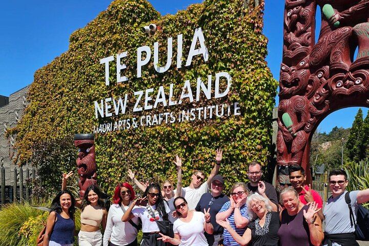 Te Puia Tour, Haka Show & Lunch Small Group Tour from Auckland
