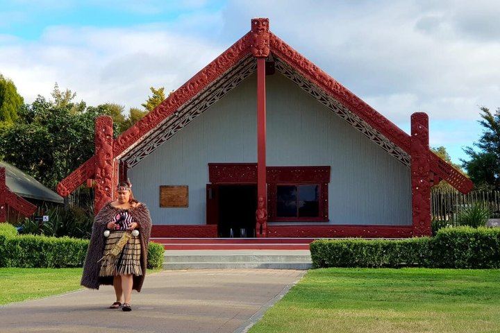 Te Puia Tour, Haka Show & Lunch Small Group Tour from Auckland