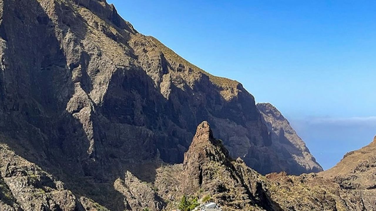 Teide in Thirty Minutes, and the 800-Year Drago at Icod