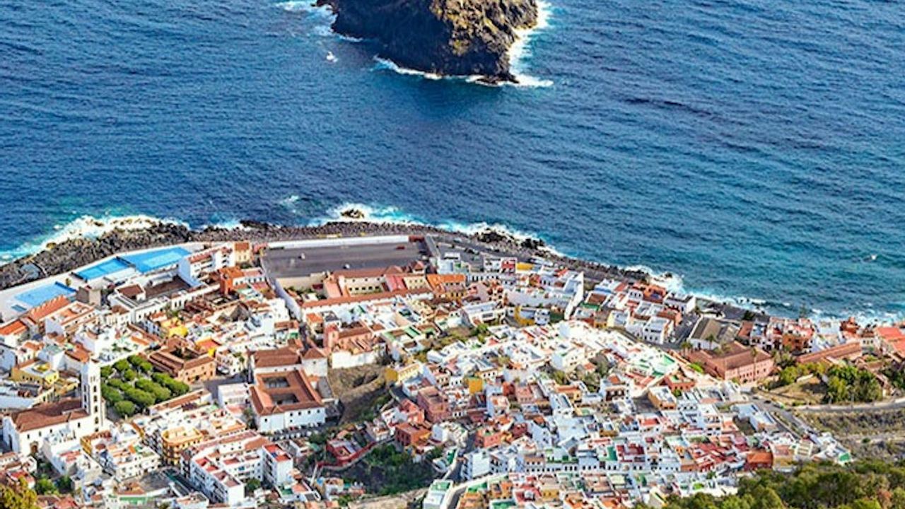 Teide in Thirty Minutes, and the 800-Year Drago at Icod