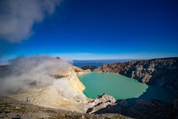 The Gas Mask They Rent You at Ijen Does Not Stop the Gas
