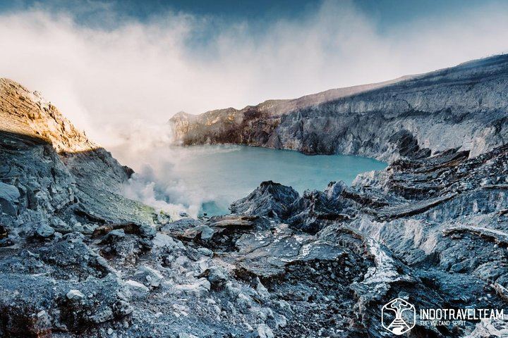The biggest acid lake in the World