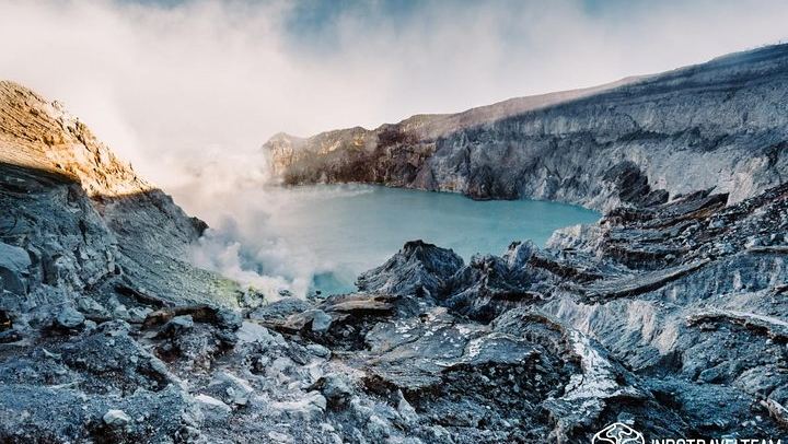 The biggest acid lake in the World