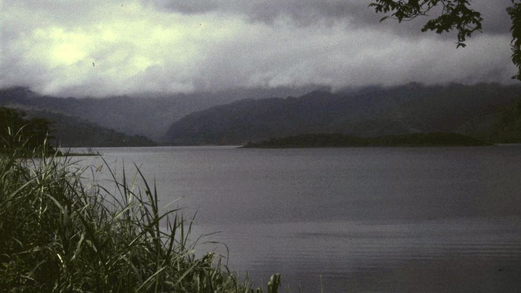 The road from La Fortuna towards Tabacón running beside Lake Arenal, Costa Rica