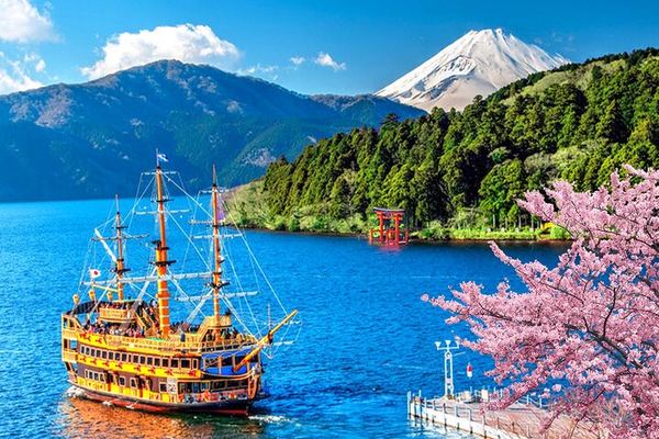 Hakone and Fuji: Black Eggs at Owakudani, a Ropeway and a 757 AD Shrine