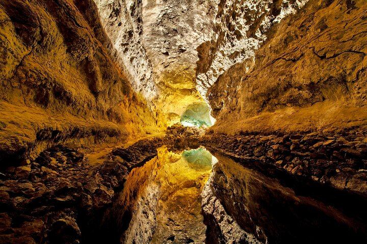 Tour of Jameos del Agua, Cueva de los Verdes and Viewpoint from the cliffs