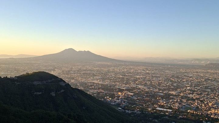 Vesuvius & Pompeii Signature Tour: Wine & Lunch from Naples