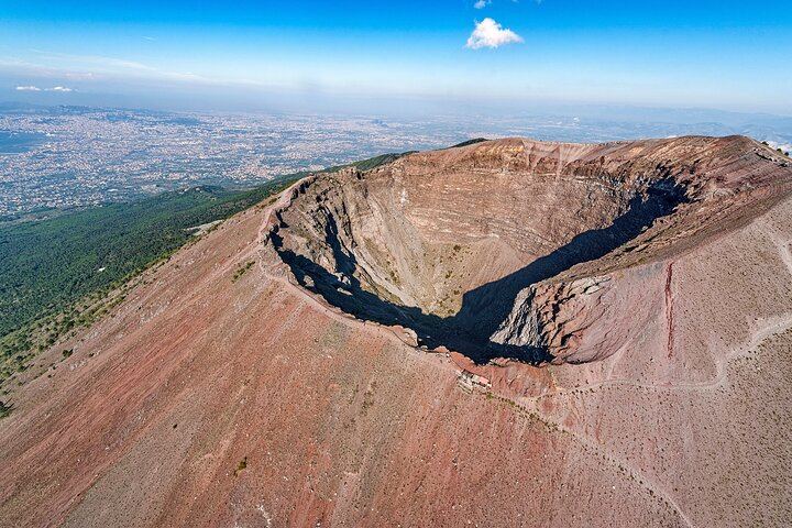 Vesuvius tour entrance to the crater and return bus