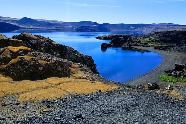 Private Reykjanes Day: a 50-Minute Volcano Film First, Then the Craters