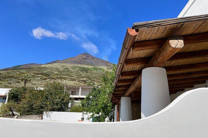 VIEW OF THE TOP OF STROMBOLI