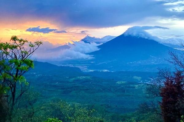 Pacaya at Sunset on Horseback: a Lava Chef, Dinner with Wine and S'mores