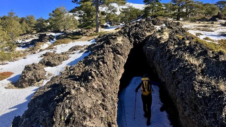 Visit of lava flow tunnels on ancient and recent lava flows