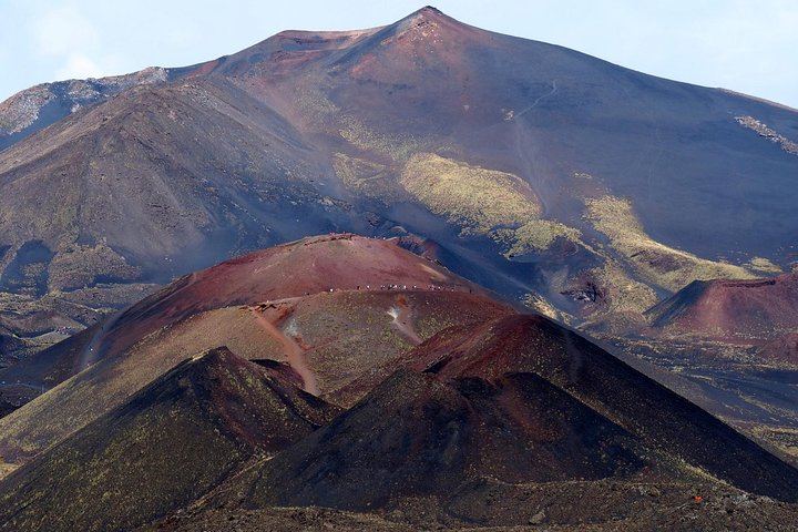 Visit on the side craters 2000 mt