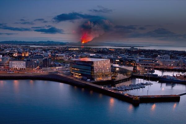 Volcano Express at Harpa: a 10-Minute Ride and a Live Earthquake Monitor