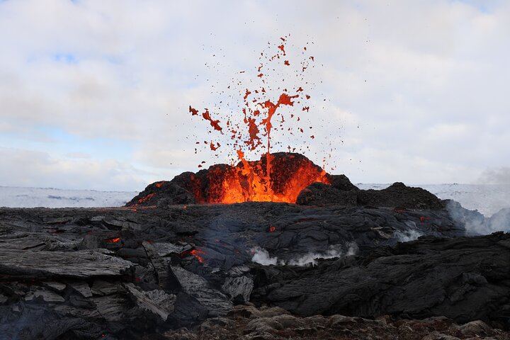 Volcano Hike and Grindavík Visit from Reykjavik