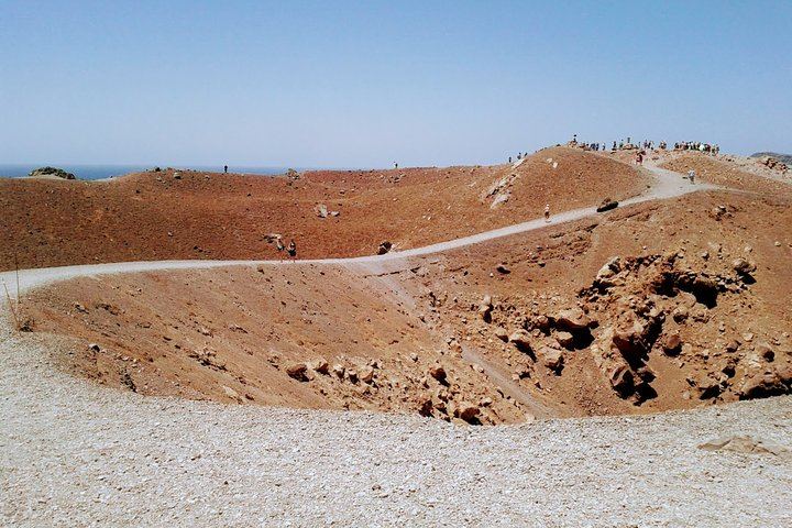 Volcano Hike, it takes around 15 minutes to hike and 1 hour to wander.