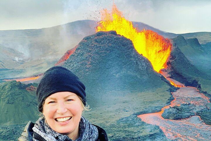 Volcano Hike with Local Guide & Reykjanes–Grindavík Highlights