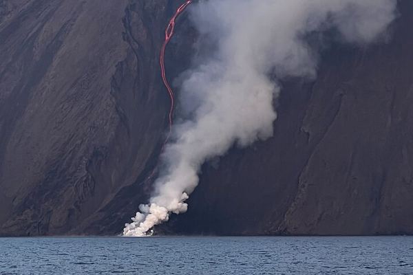 Vulcano, Lipari and Stromboli from Tropea: the Sciara del Fuoco by Day