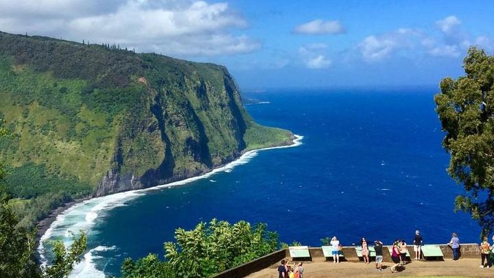 Waipio Valley Lookout
