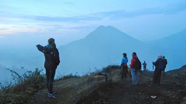 Waiting for sunrises at Ijen