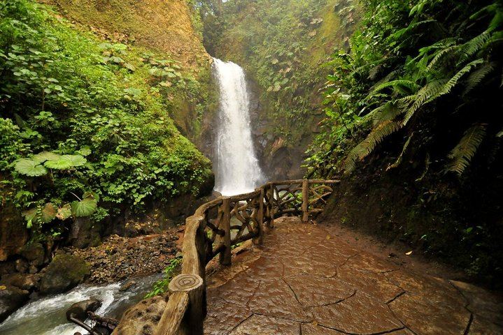 WaLa Paz waterfall gardens tour from San Joseterfalls gardens