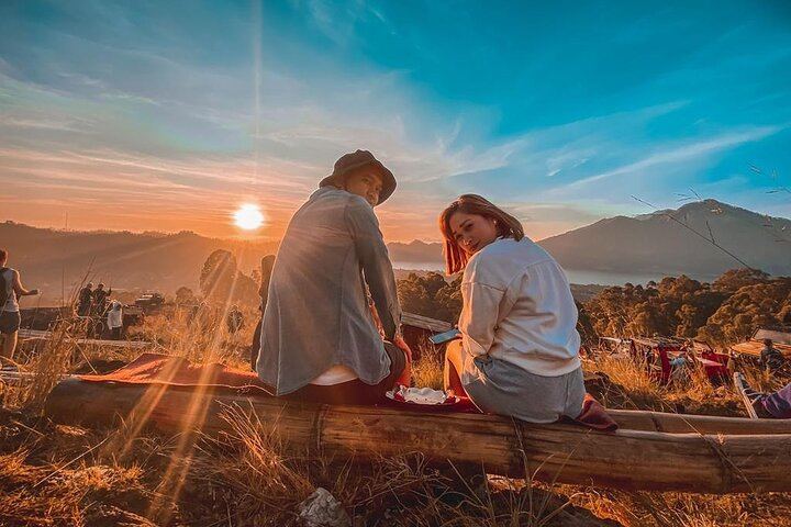 Watching sunrise and breakfast at Mount Batur Jeep