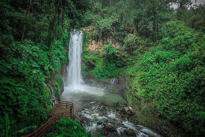 Waterfall Look out point at La Paz