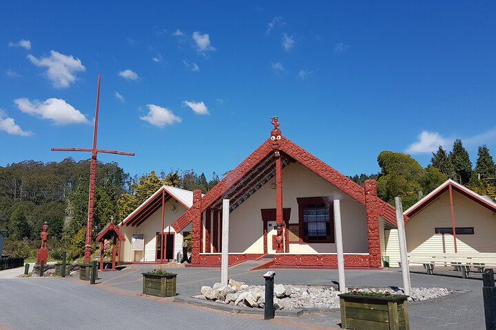 Whakarewarewa Village Guided Tour
