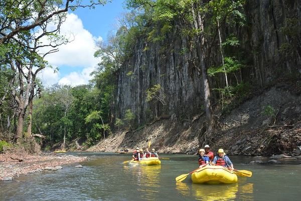 Tenorio River Rafting, Class III-IV, with RCR-Rafting from Cañas